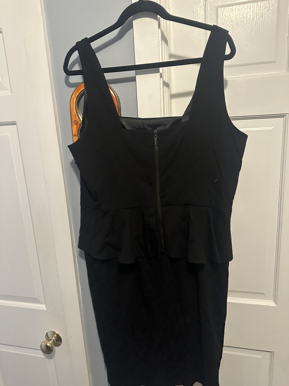 Carmen Marc Valvo Black Peplum Cocktail Dress with Square Neckline - Picture 2 of 4
